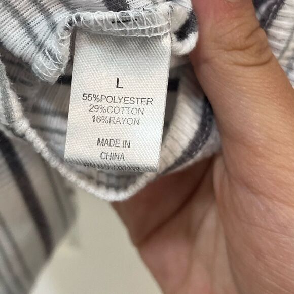 Me to We Grey & White Striped Crop Tee - Picture 7 of 8